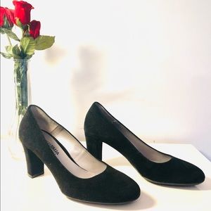 💛 Aquatalia Suede Pumps